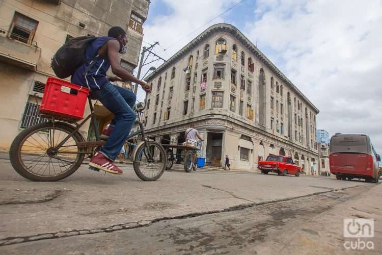 Calle Arsenal, en La Habana. Foto: Otmaro Rodríguez.