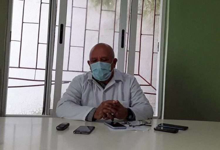 Doctor Eduardo Mejías, director de Salud Pública en el municipio de Holguín. Foto: ahora.cu