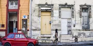 Fachadas en la ciudad de Holguín. Foto: Kaloian Santos Cabrera.