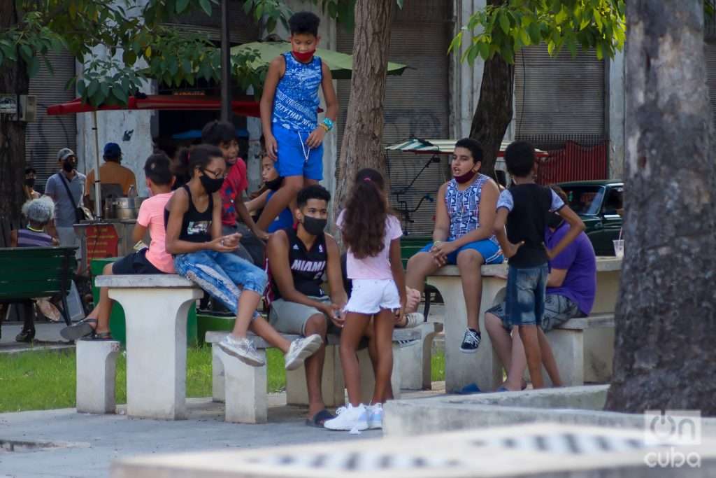 Niños jugando en el Parque del Cristo, La Habana, Cuba. Foto: Otmaro Rodríguez.