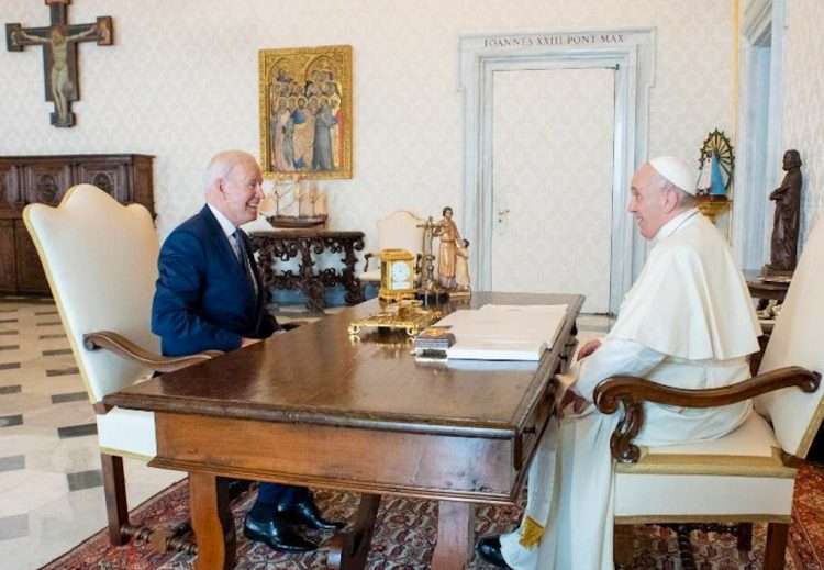 Encuentro entre el presidente de Estados Unidos, Joe Biden y el papa Francisco en el Vaticano. Foto: vaticannews.va