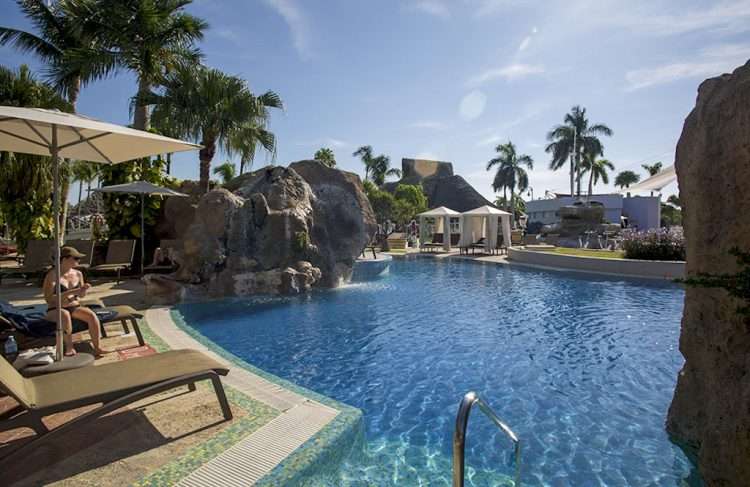 Piscina del hotel Royalton Hicacos Resort Spa, en Varadero, Cuba. Foto: Ismael Francisco/ Cubadebate.