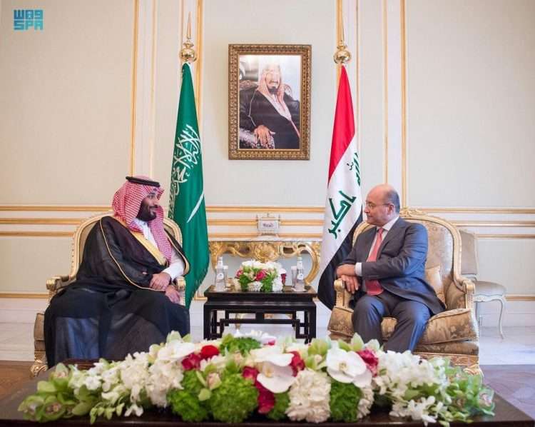 El príncipe heredero de Arabia Saudita, Mohammed bin Salman, se reúne con el primer ministro iraquí Mustafa Al-Kadhimi, en Riad, Arabia Saudita, el 31 de marzo de 2021. Foto: Agencia de Prensa Saudita / a través de REUTERS