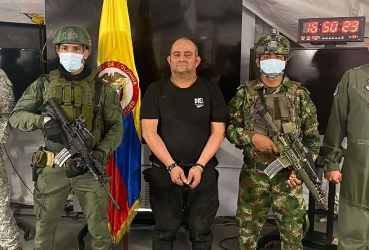 El narco Dairo Antonio Úsuga, alias "Otoniel", capturado por fuerzas colombianas en la selva. Foto: Style heavens.