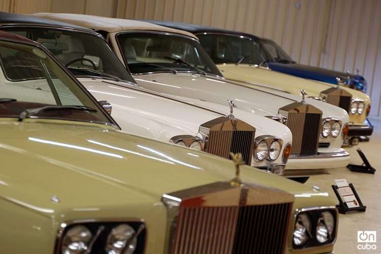 Rolls Roice "modernos", con un diseño más sencillo y fluido. En esta sala se exhiben desde el modelo Corniche de 1972, hasta el Silver Spur de 1990.