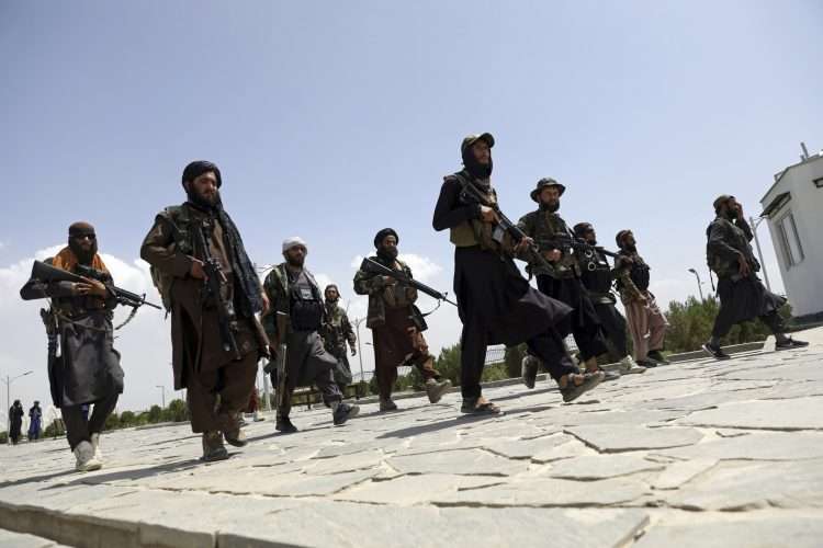 Talibanes en Kabul.  Foto: Rahmat Gul/AP.