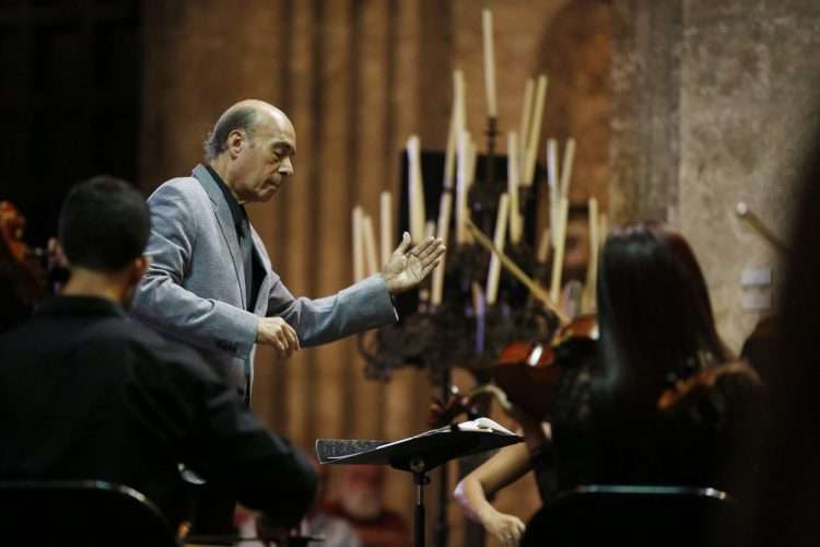 El director de orquesta y compositor cubano Guido López Gavilán. Foto: @MadrigalPiano / Twitter / Archivo.