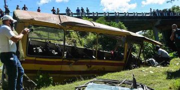 Ómnibus accidentado en Tercer Frente, Santiago de Cuba Foto: ACN.