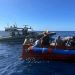 Imagen de archivo cedida por la Guardia Costera de EE.UU. de una intercepción de una barca rústica con migrantes cubanos al sur de Key West, Florida. Foto: Guardia Costera EEUU / EFE / Archivo.