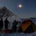 Un eclipse solar fue visto este sábado 4 de diciembre del 2021 desde "Glaciar Union", estación científica en la Antártida. Foto: Felipe Trueba/Courtesy of Imagen Chile via Reuters