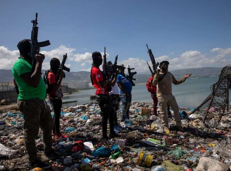 La violencia y la inseguridad ha ido en aumento en Haití, en gran medida por el control que ejercen las pandillas en barrios vulnerables.  Foto: AP.