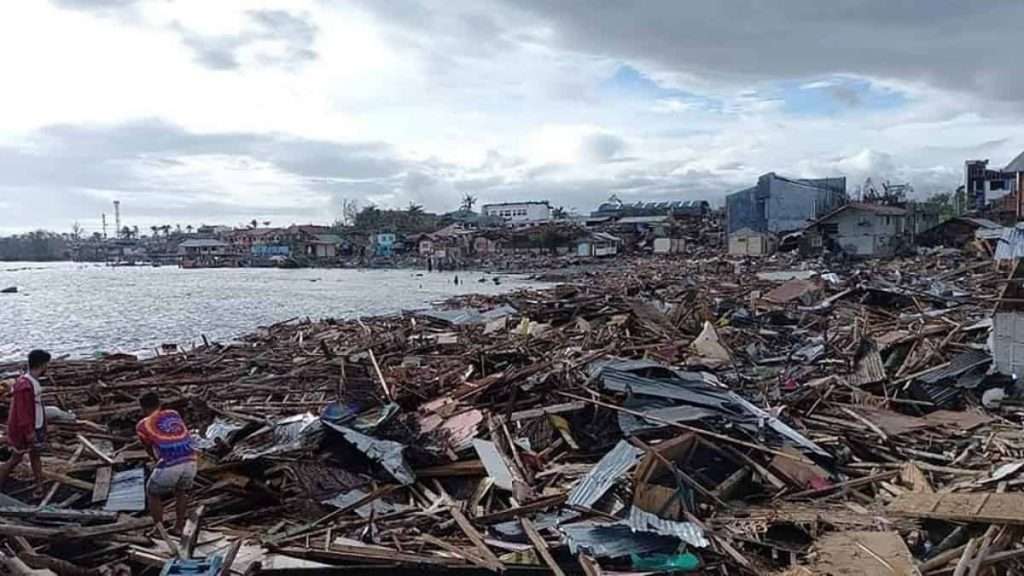 Vista de los estragos causados por el tifón Rai en Filipinas. Foto: AFP.