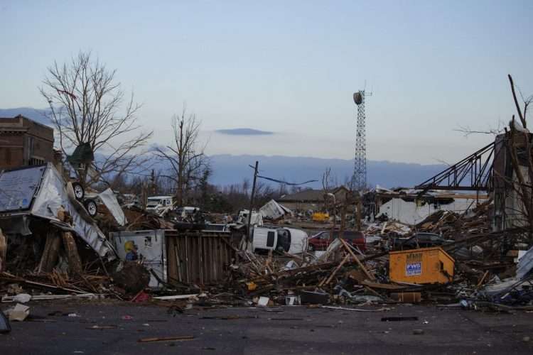 Efectos del paso de un tornado en Mayfield, Kentucky. Foto: Brett Carlsen / AFP vía elperiodico.com