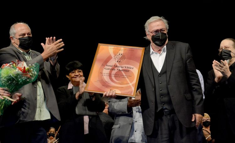 El pianista y compositor fue galardonado con el Premio Nacional de Música 2021 “por su obra y dedicación a enaltecer los mejores valores de la cultura nacional”. Foto: Radio Reloj.