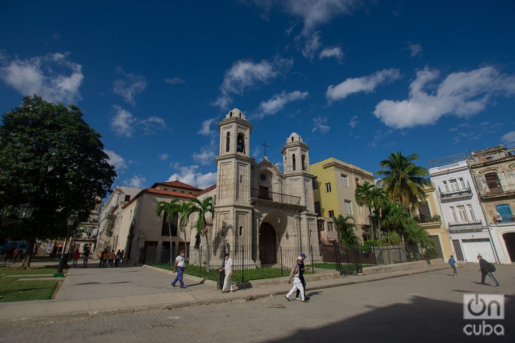 Iglesia parroquial del Santo Cristo del Buen Viaje, en la Plaza del Cristo de La Habana. Foto: Otmaro Rodríguez.