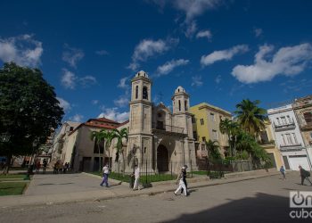 Iglesia parroquial del Santo Cristo del Buen Viaje, en la Plaza del Cristo de La Habana. Foto: Otmaro Rodríguez.