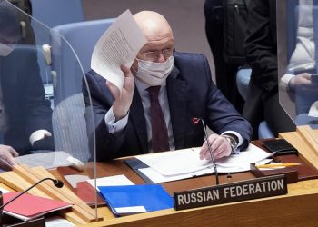 El embajador de Rusia ante la ONU, Vasily Nebenzya, se dirige al Consejo de Seguridad de las Naciones Unidas el lunes 31 de enero de 2022. Foto: Richard Drew/AP.