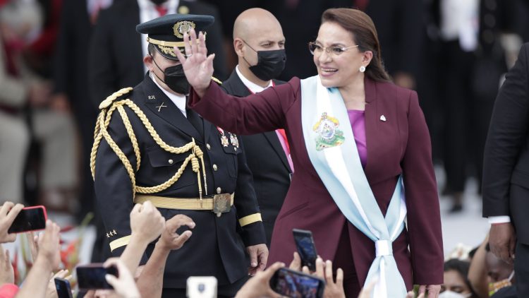 Xiomara Castro jura como presidenta de Honduras. Foto: El País.