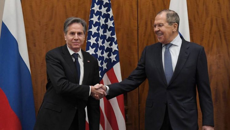 Los ministros de exteriores de EEUU y Rusia luego de las conversaciones de este 21 de enero en Ginebra. Foto: RT.