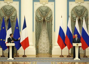 El presidente ruso Vladimir Putin en una conferencia de prensa conjunta con el presidente francés Emmanuel Macron después de sus conversaciones el lunes 7 de febrero de 2022 en Moscú. Foto: AP.