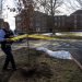 Un oficial de policía en la escena del tiroteo en Bridgewater College, Virginia, el martes 1 de febrero de 2022. Foto: AP.