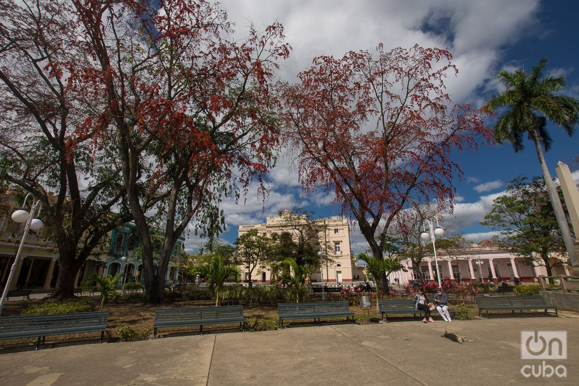 Vista del Parque Leoncio Vidal de Santa Clara, capital de la provincia cubana de Villa Clara. Foto: Otmaro Rodríguez.