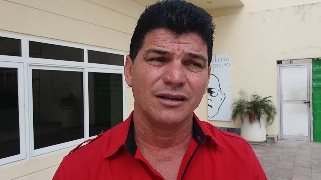 El poeta y repentista cubano Luis Paz "Papillo", director del Centro Iberoamericano de la Décima y el Verso Improvisado (CIDVI). Foto: Cubadebate / Archivo.