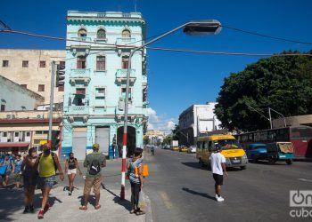 Calle Reina, en La Habana. A la izquierda, el parque del Curita. Foto: Otmaro Rodríguez.