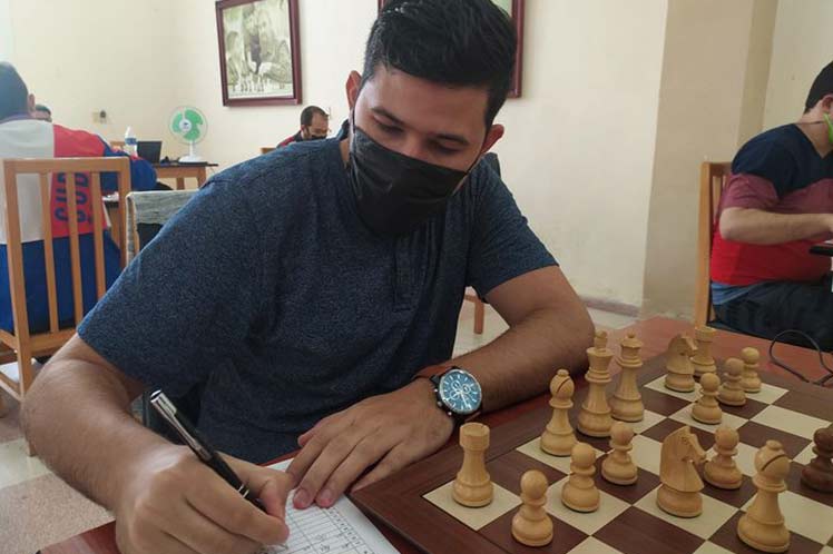 Yasser Quesada gana el Campeonato Nacional masculino de ajedrez, en Santa Clara. Foto: Prensa Latina.