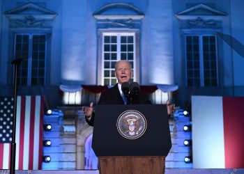 El presidente Biden discursa el sábado en el Castillo de Varsovia, donde pronunció sus controversiales palabras. | Foto: Reuters