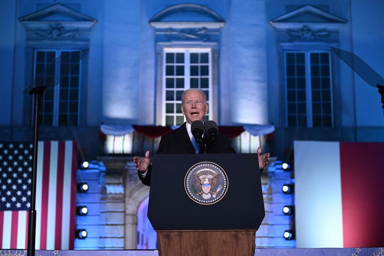El presidente Biden discursa el sábado en el Castillo de Varsovia, donde pronunció sus controversiales palabras. | Foto: Reuters