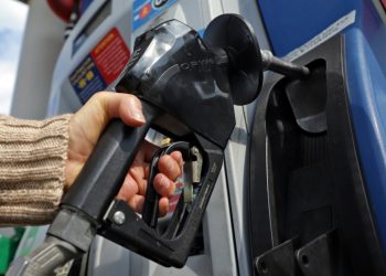 La medida persigue bajar los precios de venta de la gasolina. Foto: Time.