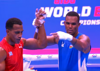 El boxeador cubano Herich Ruiz (izquierda) durante el Campeonato Mundial de Belgrado. Foto: Alejandro Rodríguez / Twitter.