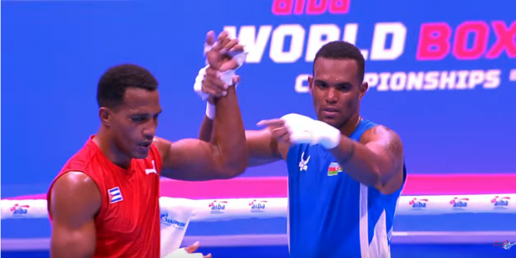 El boxeador cubano Herich Ruiz (izquierda) durante el Campeonato Mundial de Belgrado. Foto: Alejandro Rodríguez / Twitter.