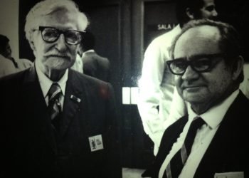 José Juan Arrom (der) y José Zacarías Tallet, en una fecha sin precisar. Foto: Archivo de la Casa de Iberoamérica.