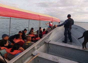 Un grupo de migrantes cubanos fue detenido por el Apostadero naval de Agua Dulce, a bordo de tres embarcaciones. Ocho viajaban por vía terrestre en Guatemala. Foto: Instituto Guatemalteco de Migración.