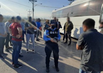 La Policía hondureña señaló que todos fueron detenidos por agentes de la Unidad Transnacional de Investigación Criminal, de la Dirección Policial de Investigaciones, con apoyo del Grupo de Operaciones Especiales Tácticas. Foto: Policía Nacional de Honduras.