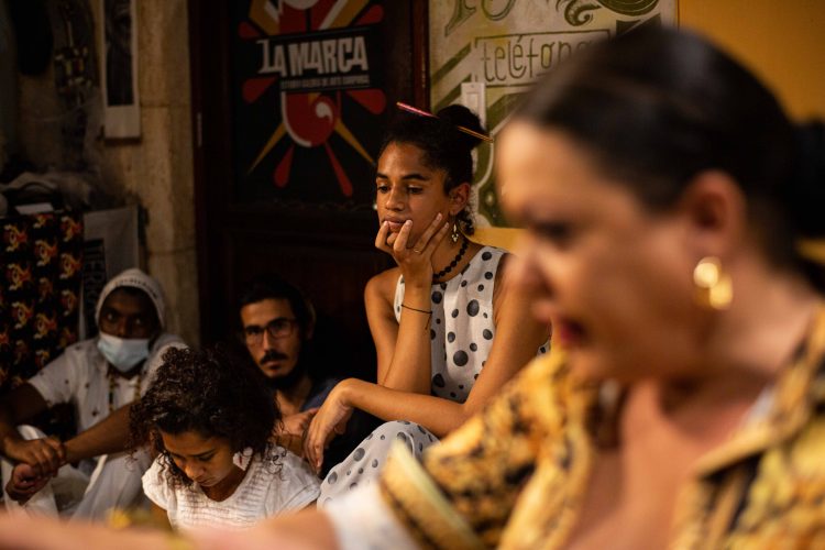 El Día de la visibilidad trans se celebró el pasado viernes en La Habana. Al fondo: la activista Mel Herrera y en primer plano Kiriam Gutiérrez, ícono de la comunidad trans en la Isla. Foto: Claudio Peláez Sordo.