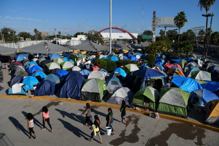 Un campo de emigrantes al otro lado de la frontera en Matamoros, Tamaulipas. Foto: Reuters.