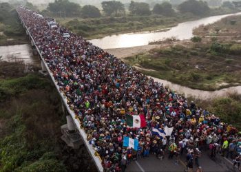 Migrantes hacia la frontera sur. Foto: AP.