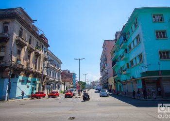 Intersección de las calles Zanja e Infanta, en La Habana. Foto: Otmaro Rodríguez.