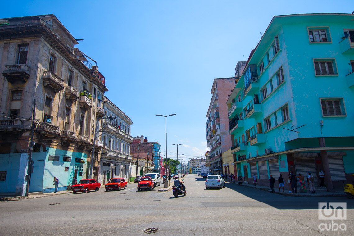 Intersection of Zanja and Infanta streets, in Havana.  Photo: Otmaro Rodríguez.