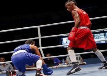 Billy Rodríguez (de pie), único ganador por Cuba en el Campeonato continental de boxeo celebrado en Guayaquil en 2022. Foto: medium.com