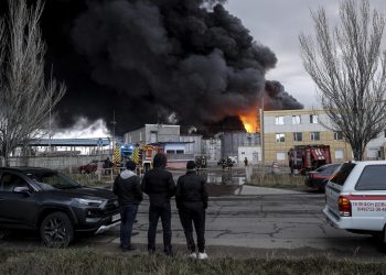 La refinería de Kremenchuk fue destruida por un ataque ruso este fin de semana. Foto: EFE.