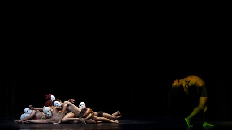 "Comala", con coreografía de Alexi Marimón, es el más reciente estreno de la compañía Rosario Cárdenas. Foto: Yoel Rodríguez.