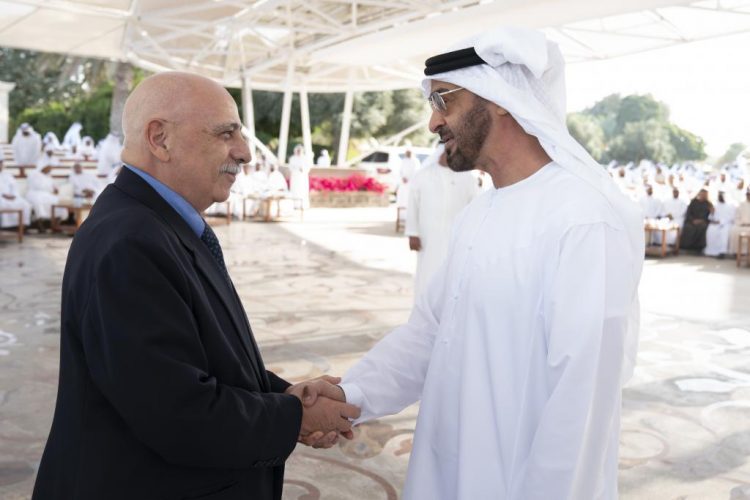 El Jeque Mohammed bin Zayed Al Nahyan recibiendo a Roberto Blanco, embajador de Cuba en Emiratos Árabes Unidos. En febrero de 2020. Foto: Minrex.