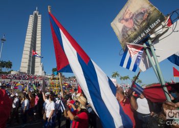 Imágenes como esta, del desfile del 1ro de mayo de 2022 en la Plaza de la Revolución de La Habana, no se repetirán este 2024. Foto: Otmaro Rodríguez / Archivo.