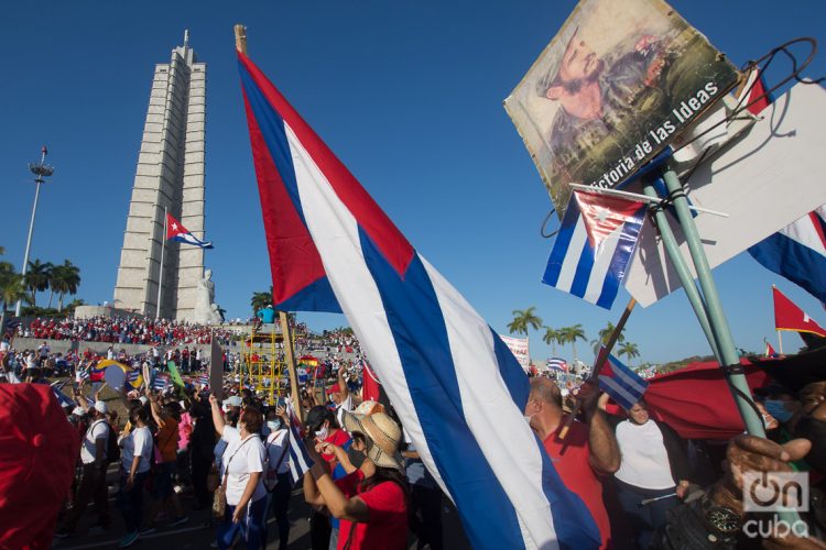 Imágenes como esta, del desfile del 1ro de mayo de 2022 en la Plaza de la Revolución de La Habana, no se repetirán este 2024. Foto: Otmaro Rodríguez / Archivo.