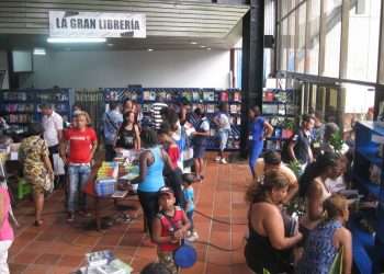 La Feria del Libro en Santiago. Foto: Radio Rebelde.