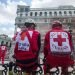 Socorristas de la Cruz Roja cubana en los alrededores del hotel Saratoga, en La Habana, durante los trabajos de rescate y salvamento tras la explosión ocurrida en el lugar el viernes 6 de mayo de 2022. Foto: Otmaro Rodríguez.